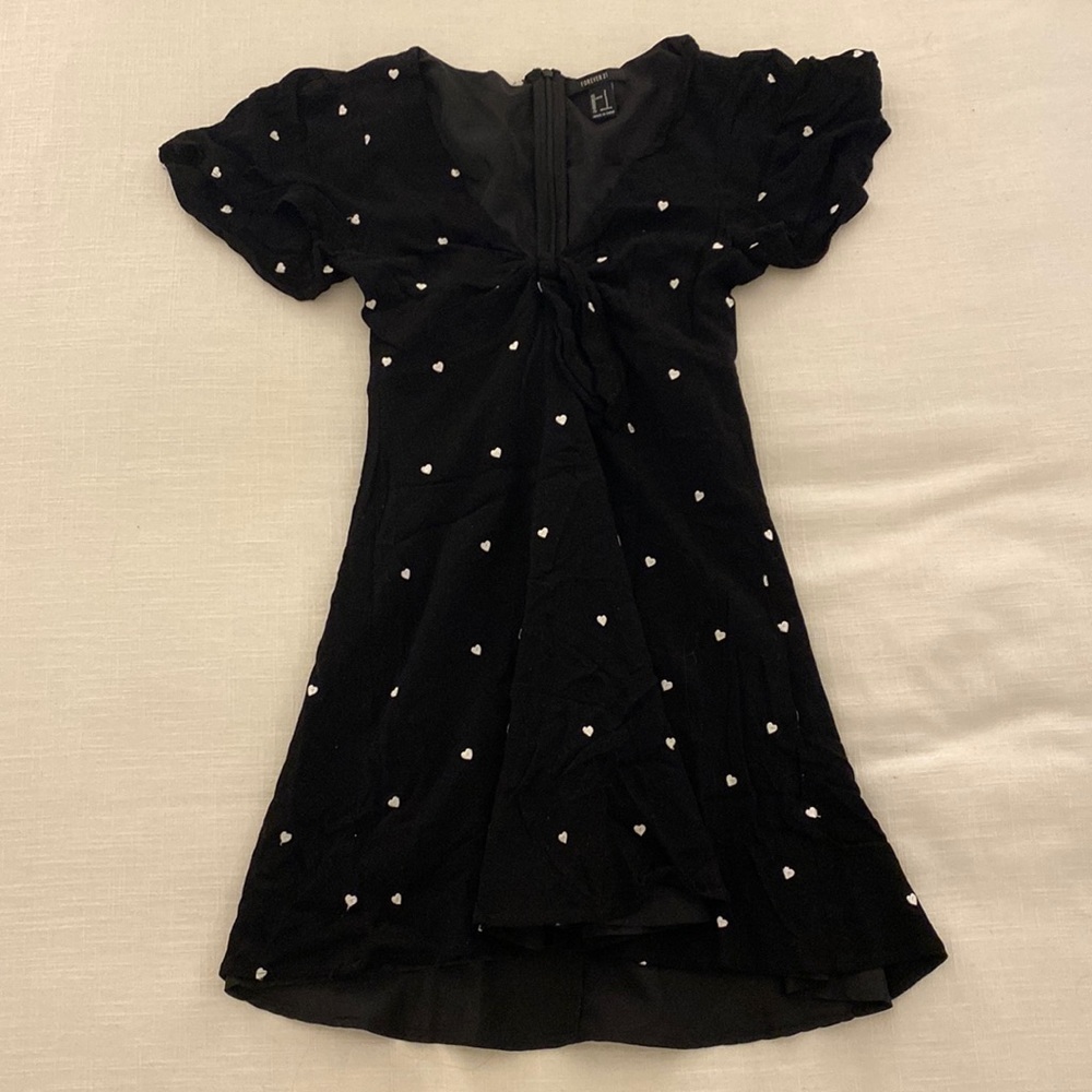 Forever21 Black Flounce Sleeves Dress w/White Hearts